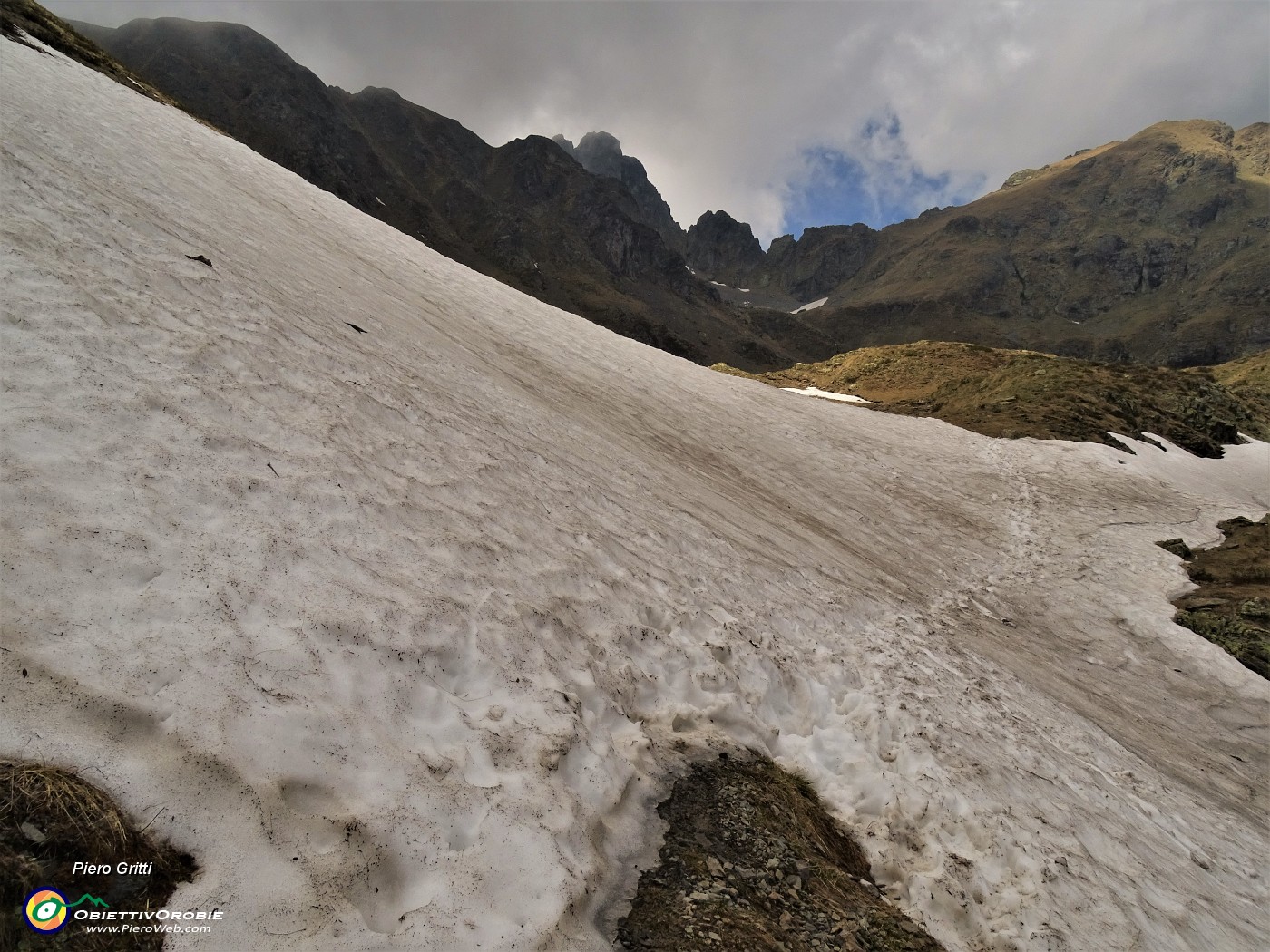 43 E qui si pesta ancora neve molliccia in scioglimento.JPG